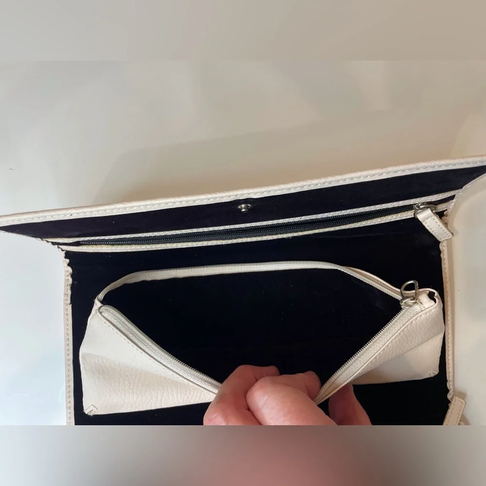 Pandora Women’s Unforgettable Moments Jewelry Travel Case  5”‎ X 10”